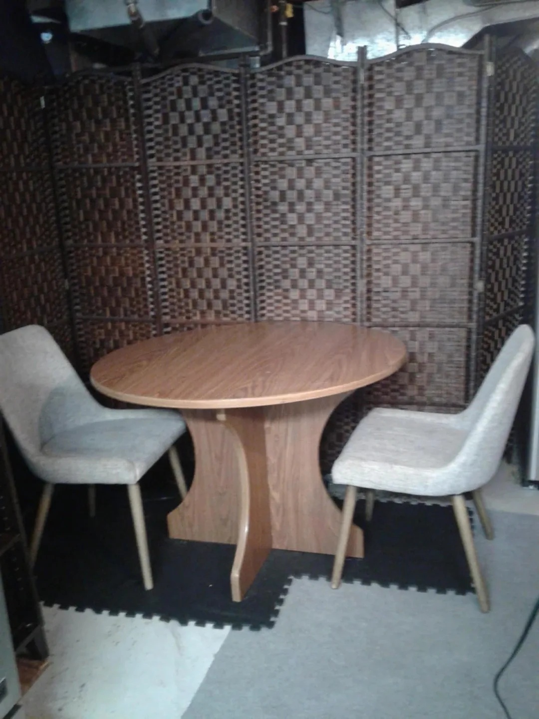 Circular table 🏠Dufferin & Eglinton image indicator(3)