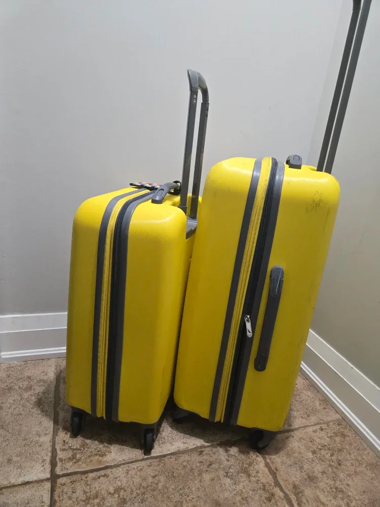 Nautica Yellow Luggage Set - Carry-on & 24 inch image indicator(5)