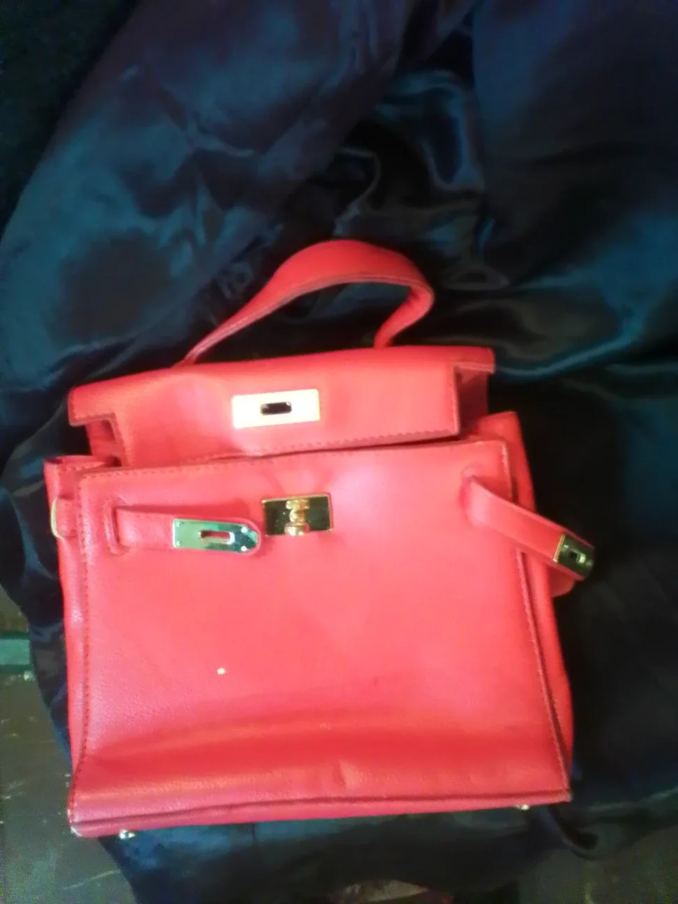 Red Handbag image indicator(2)