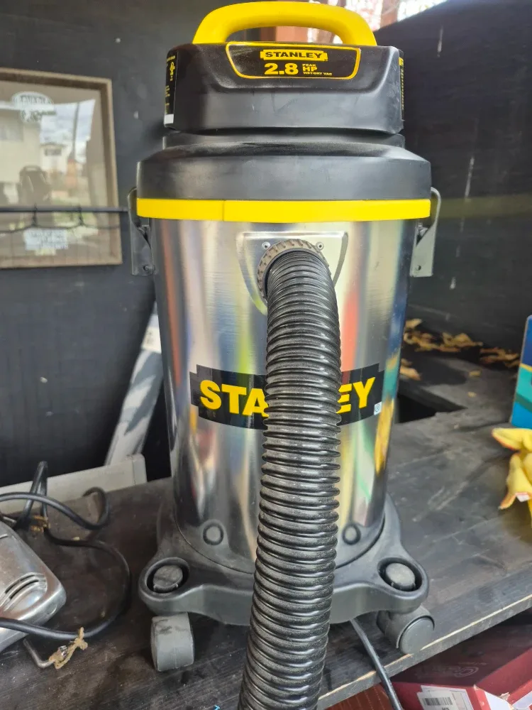 Stanley 2.8 Peak HP Wet/Dry Vac
