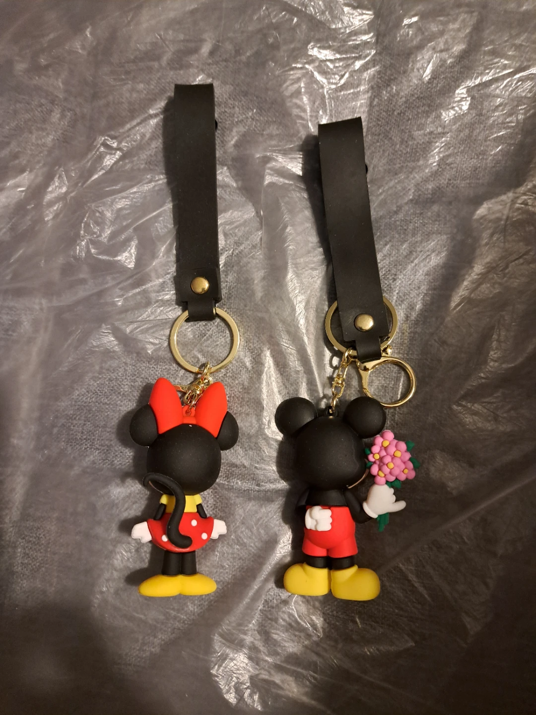 Brand new  Mickey & Minnie Mouse Keychains - Set of 2 - photo 2