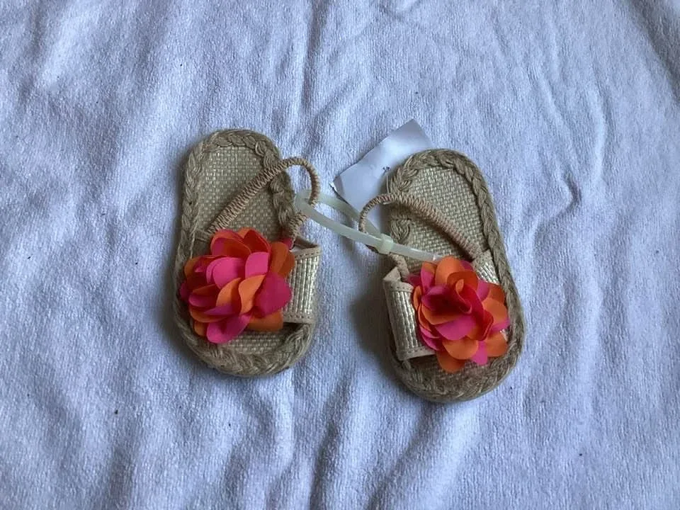 Baby girls sz 4 sandals