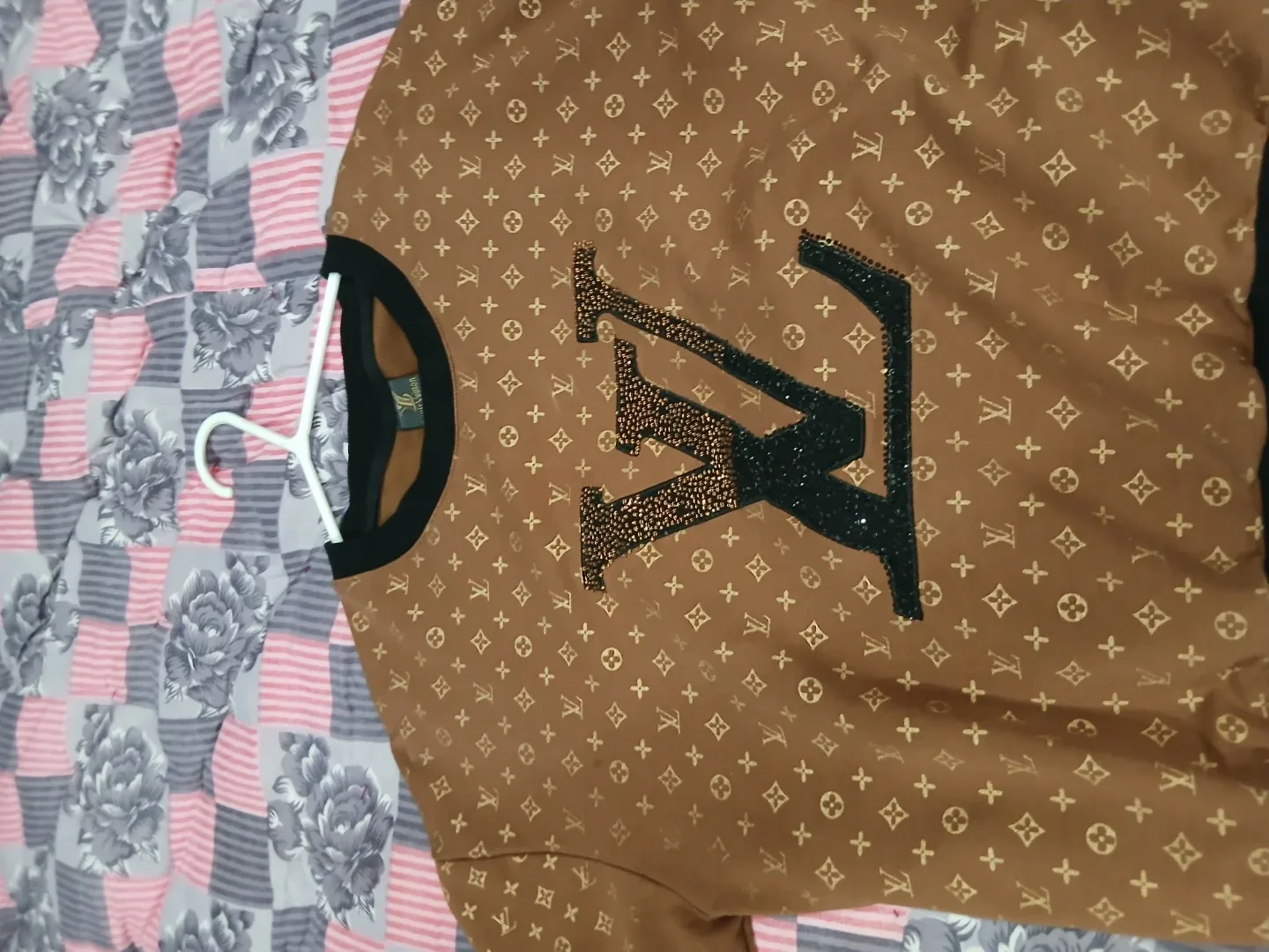 Louis Vuitton Brown Sweater image indicator(2)