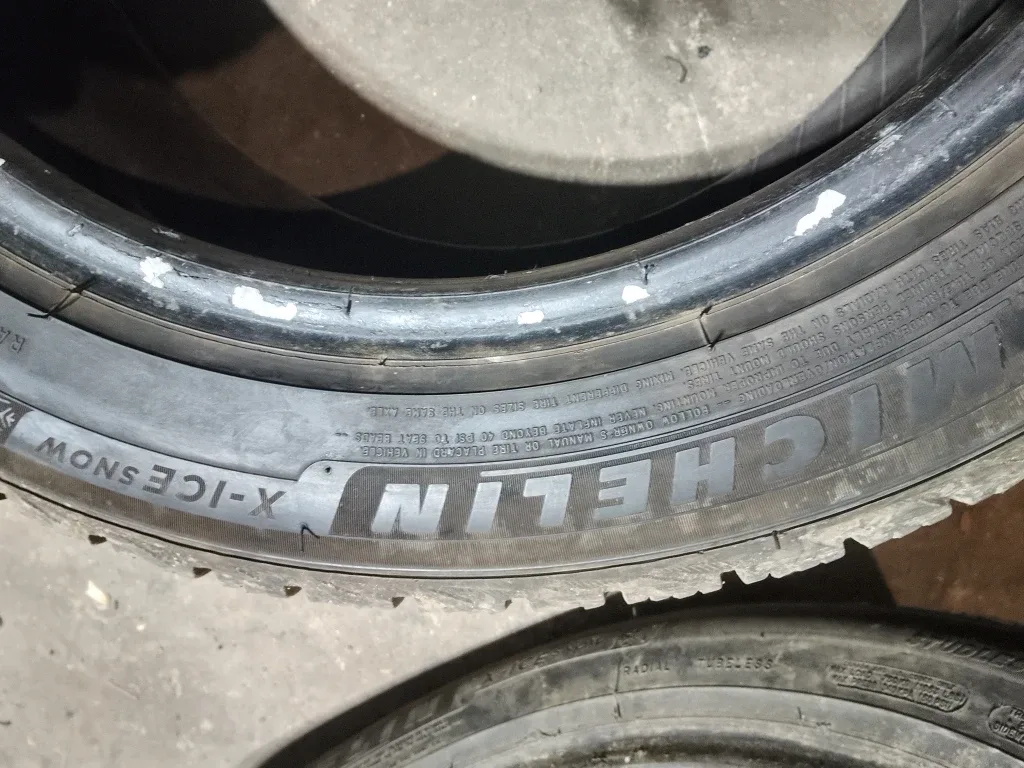 Michelin X-Ice Snow Tires 215/55R17 image indicator(3)