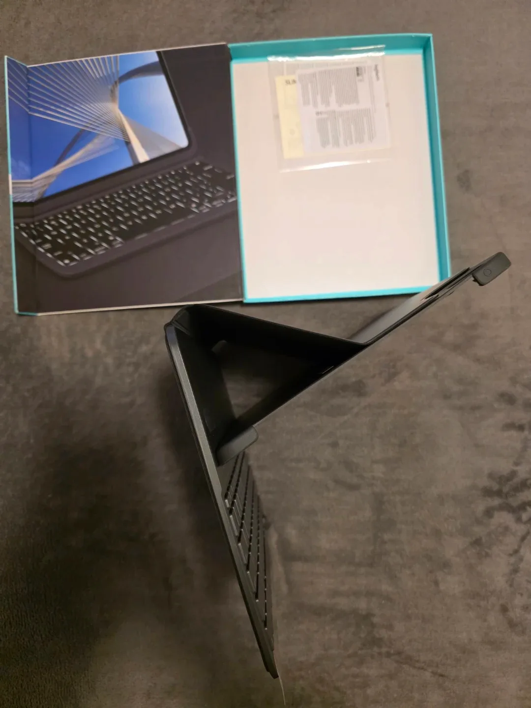 Logitech Slim Folio Pro Keyboard For Apple iPad Pro 12.9" image indicator(6)