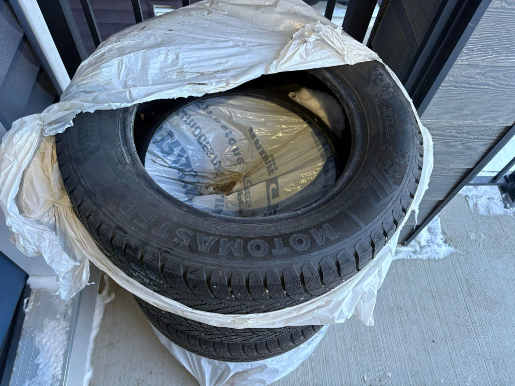 Motomaster Winter Tires - 225/65R17 - photo 5