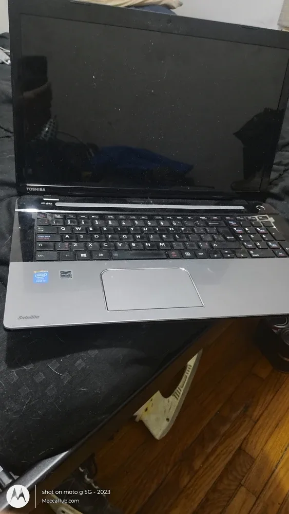 Toshiba Satellite L70-A Laptop image indicator(3)