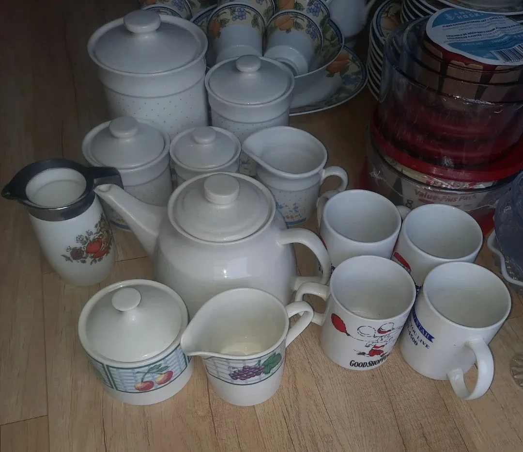 Vintage Assorted Dinnerware Sets image indicator(3)