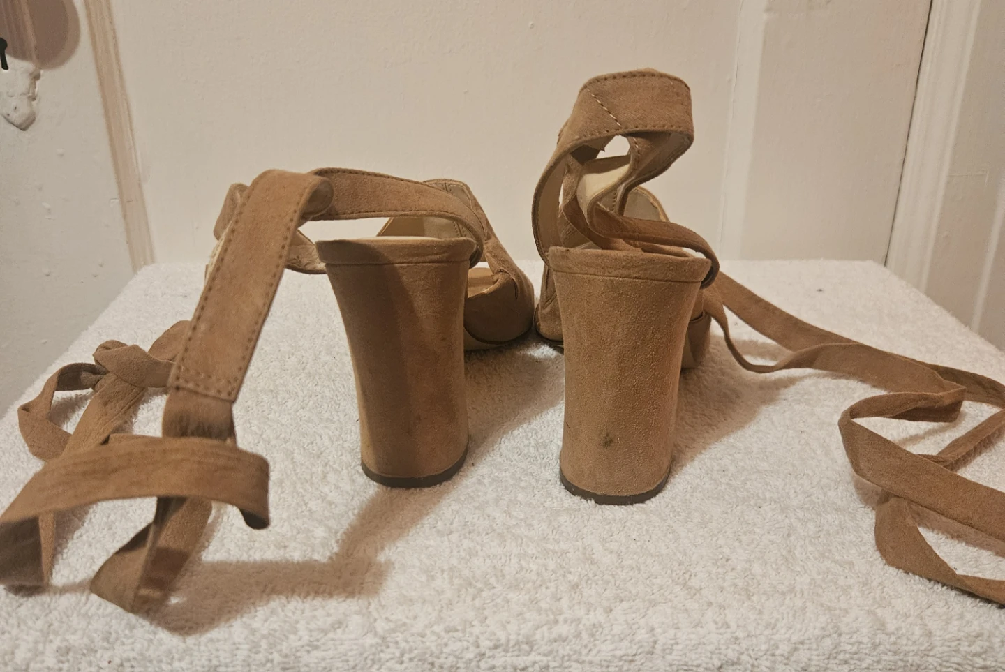 Women high heels. - photo 2