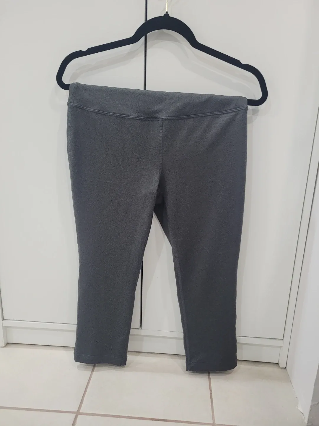 Athletic Works Grey Fitted Crop Leggings - M/M