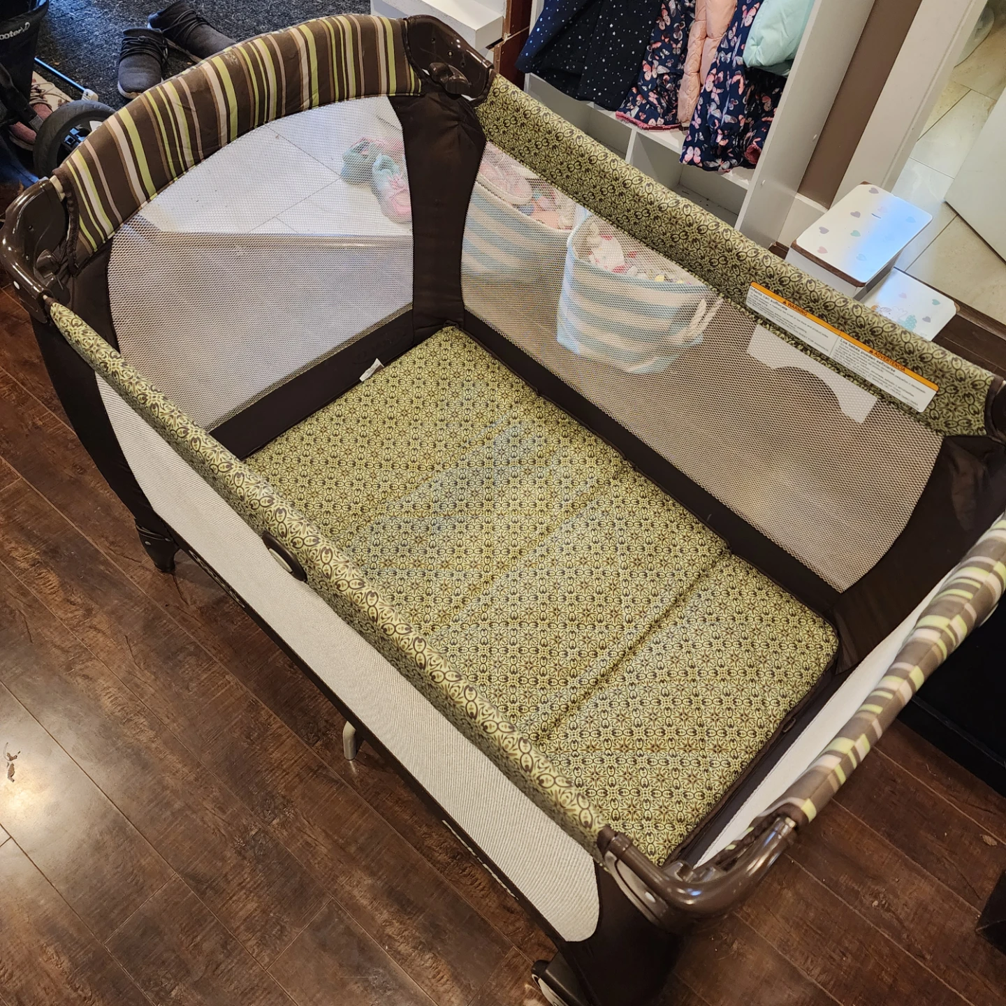 Graco Pack 'n Play Portable Playpen - photo 3