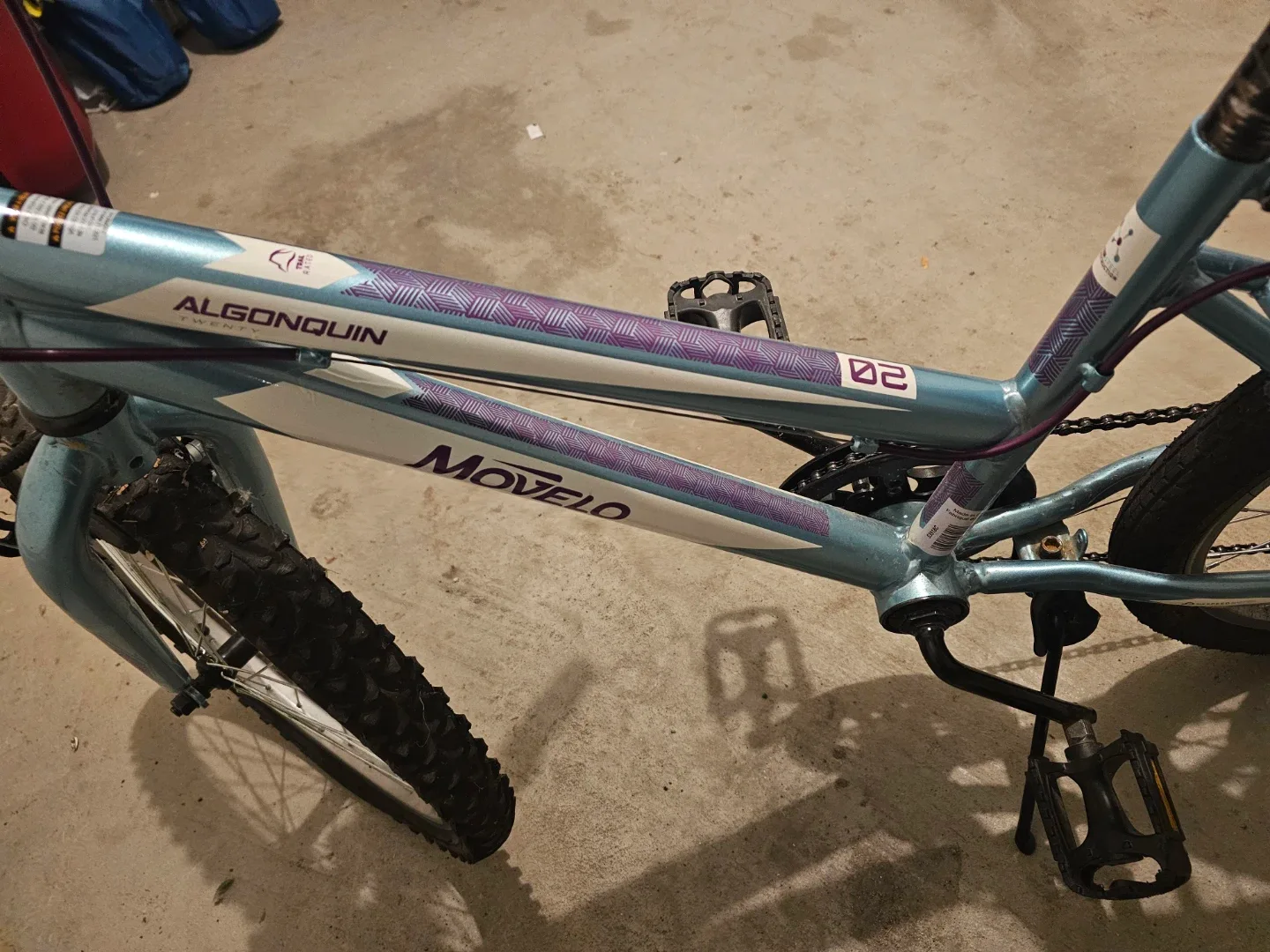 MoveLo Algonquin 20" Kids Bike - Great Condition! image indicator(3)