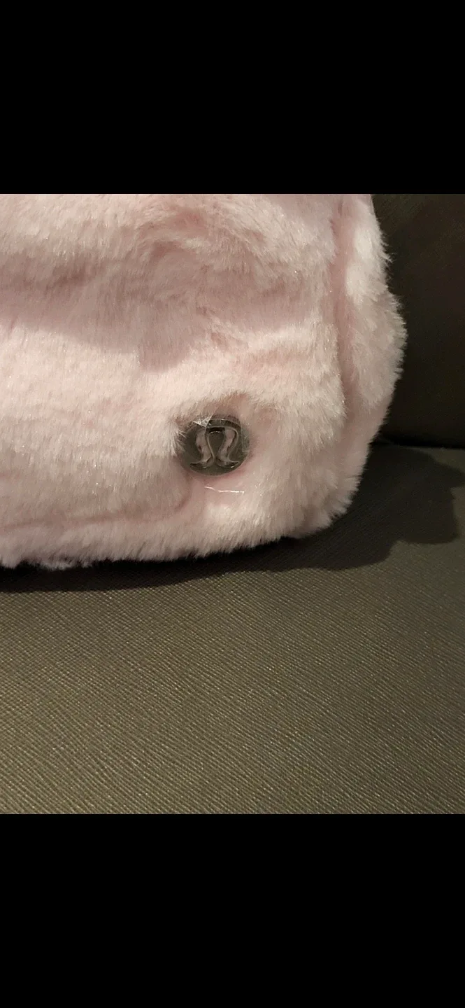 Lululemon Everywhere Belt Bag Plush Strawberry Milkshake image indicator(4)