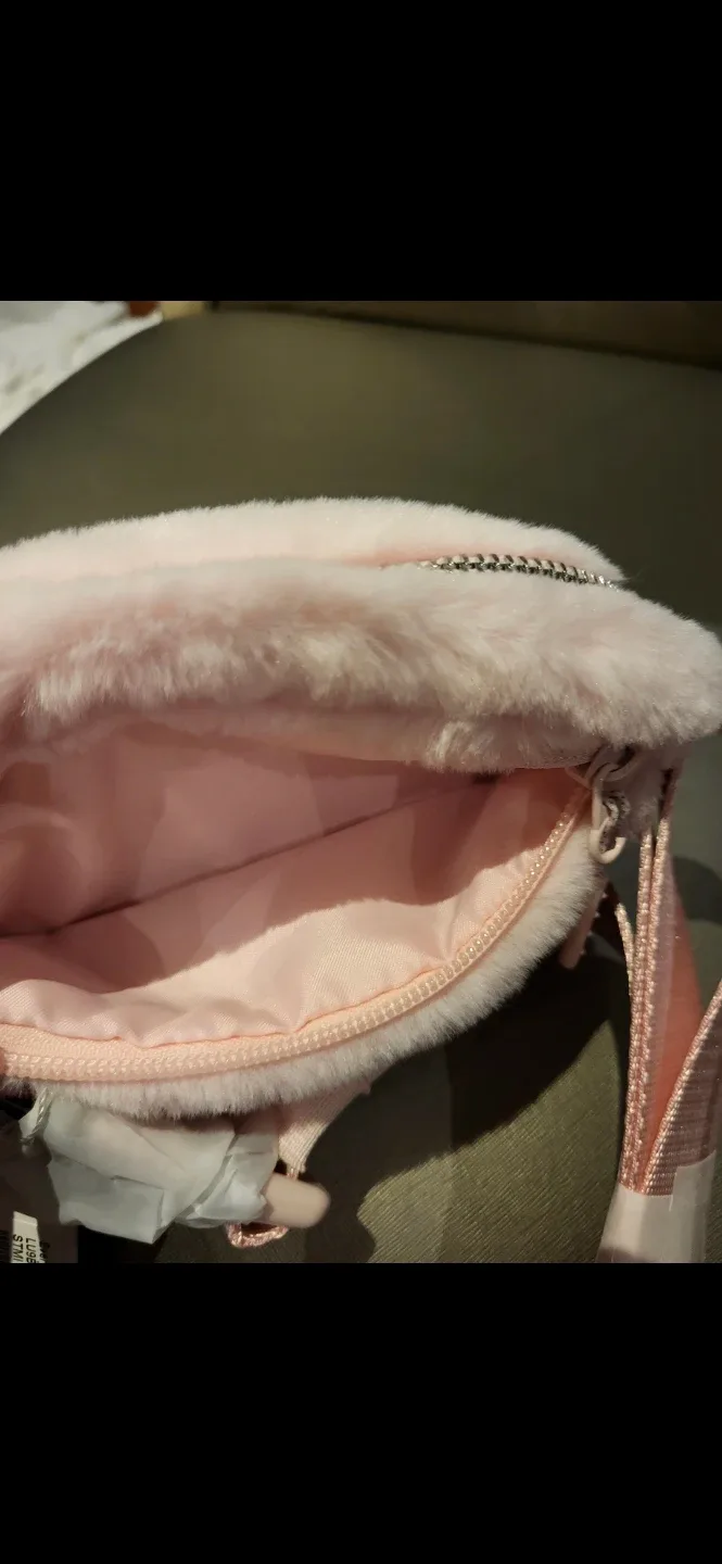 Lululemon Everywhere Belt Bag Plush Strawberry Milkshake image indicator(9)