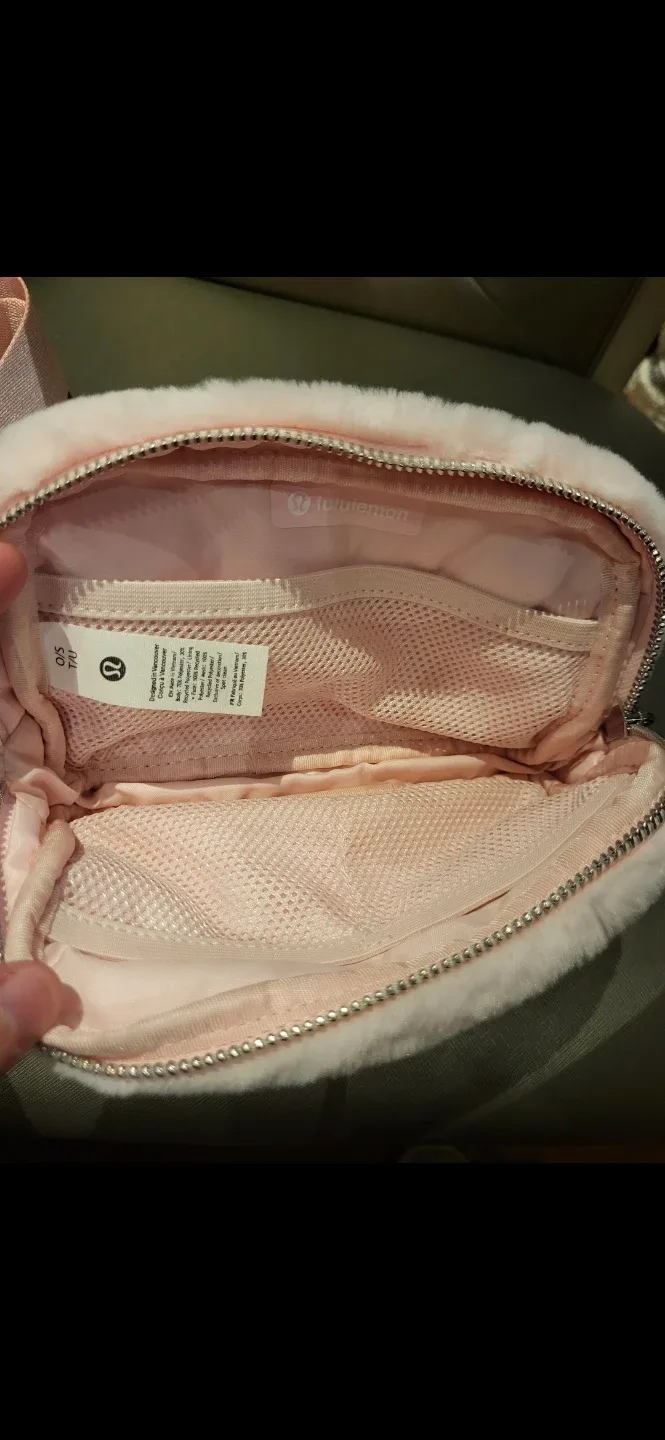 Lululemon Everywhere Belt Bag Plush Strawberry Milkshake image indicator(10)