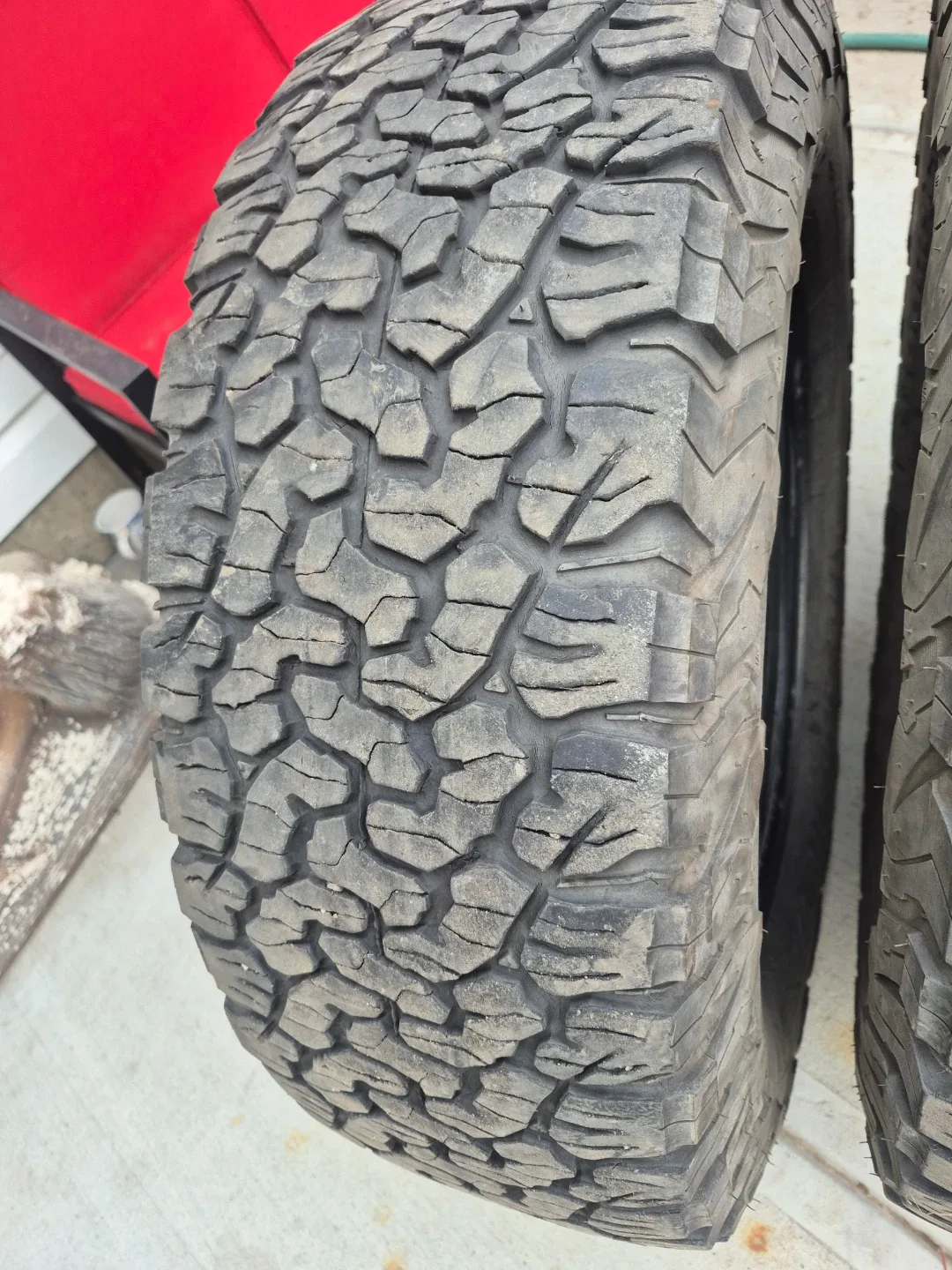 Lt 275/70r18  BFGoodrich All-Terrain T/A KO2 set of Tires image indicator(2)