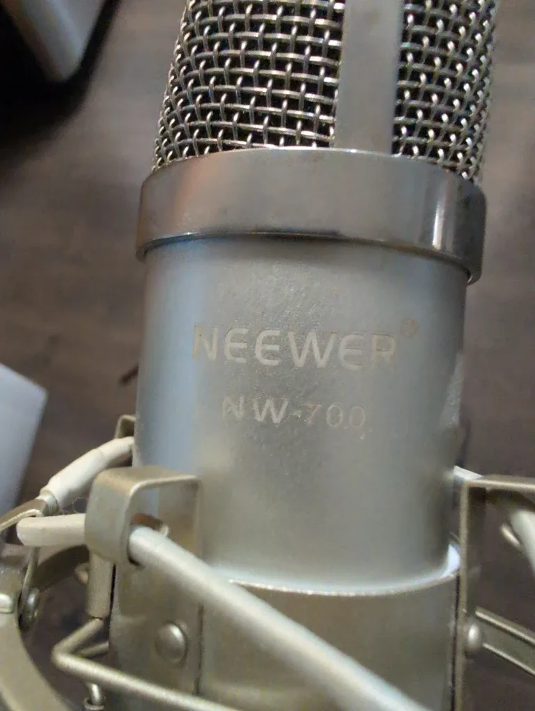 Neewer NW-700 Microphone Set image indicator(2)