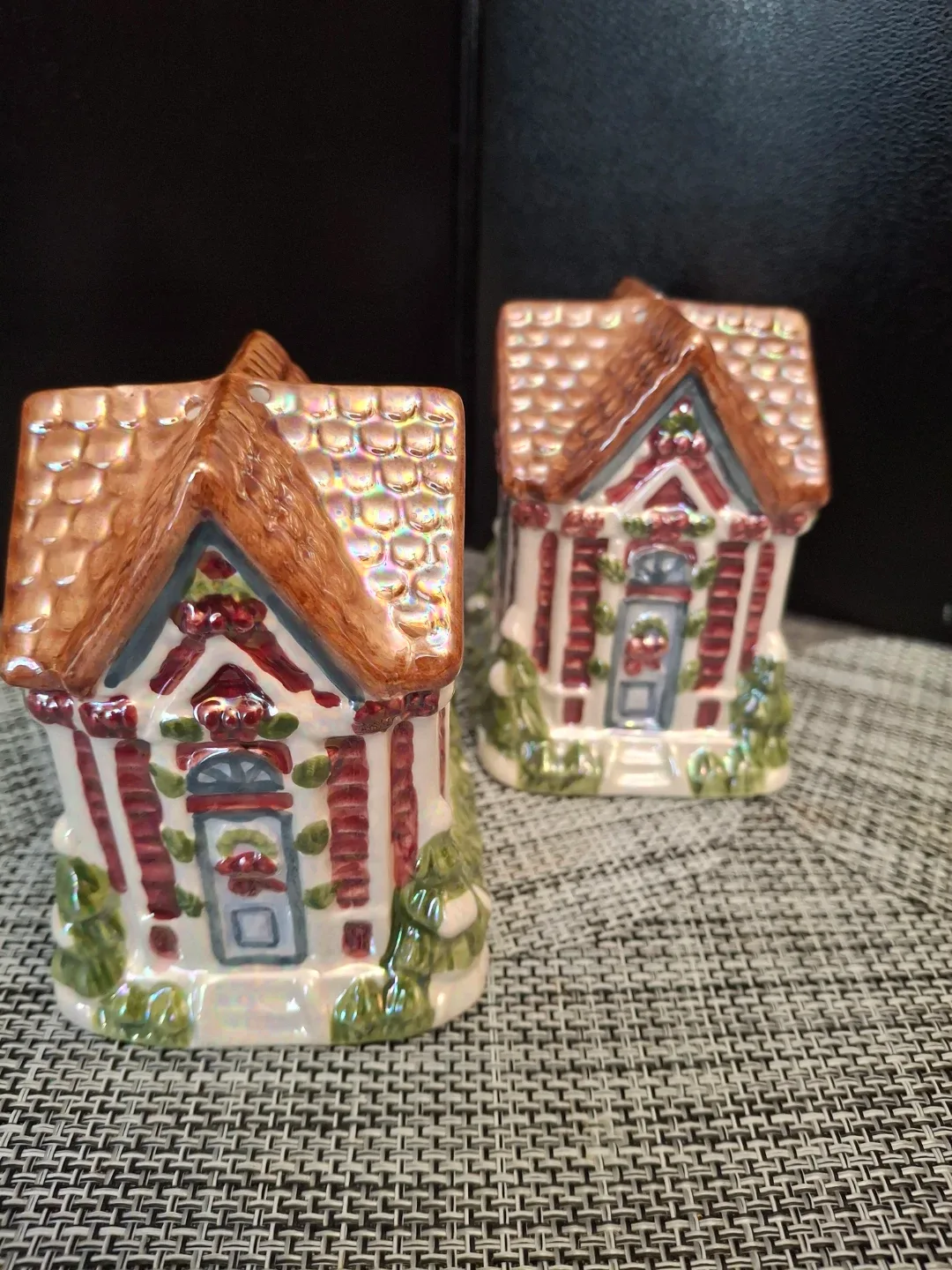 Ceramic Christmas Village House Salt and pepper shakers image indicator(3)