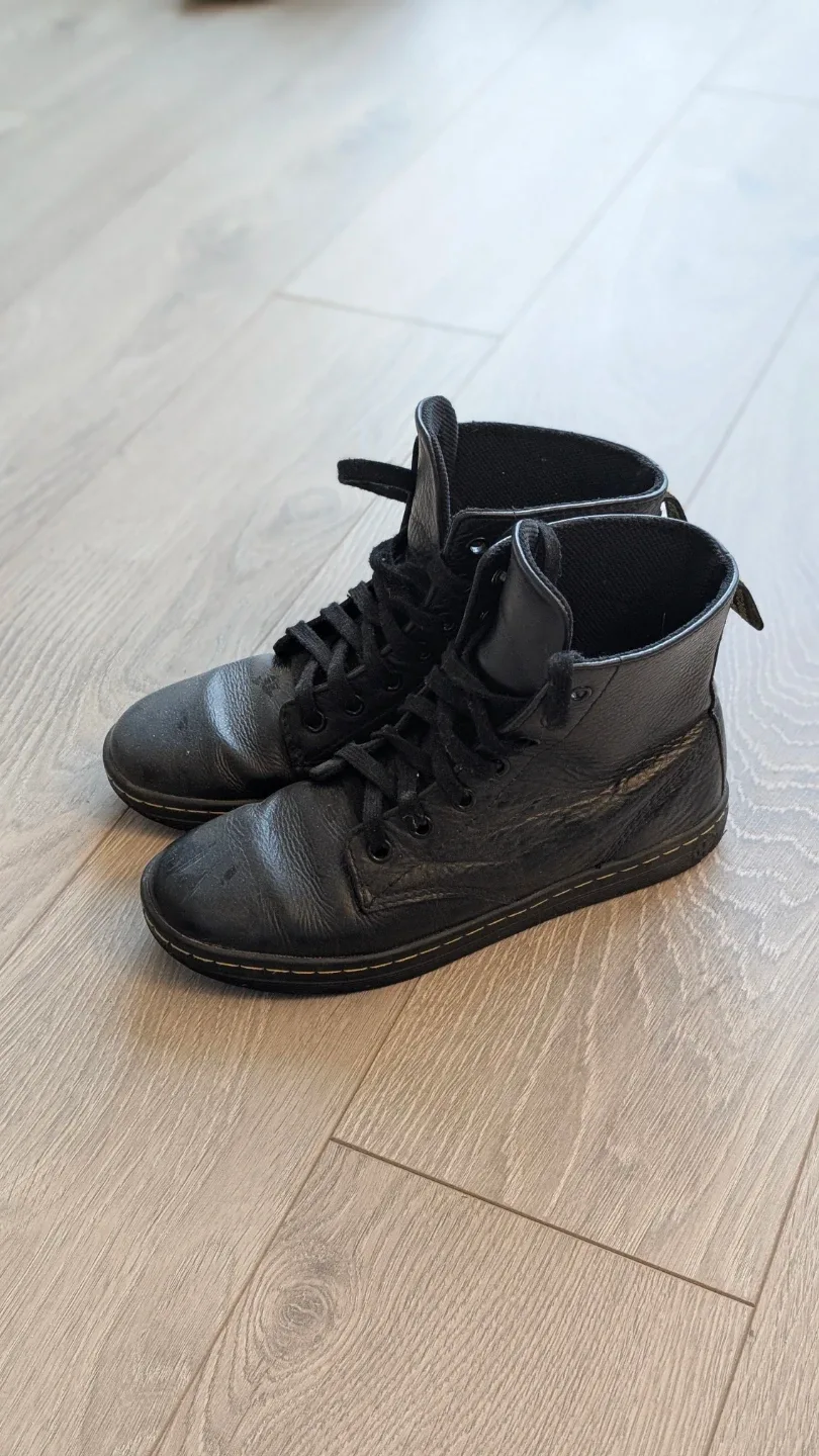 Dr. Martens Leyton Boots - US L 6