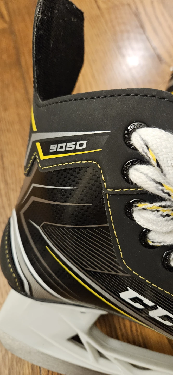 Ice Skates - Size US 3 - photo 2