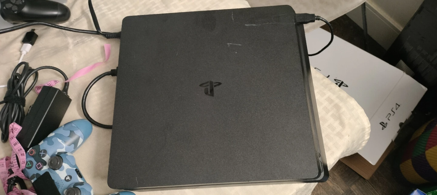 Urgent sale PlayStation 4 1TB with Controller+4 games - photo 3