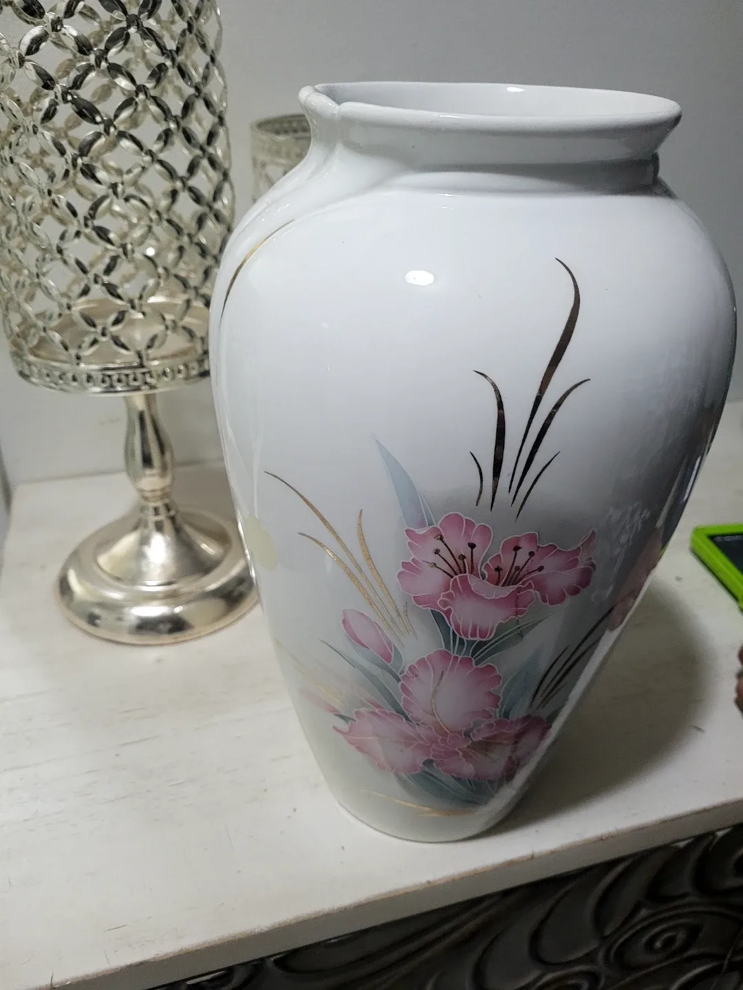 Floral White Vase image indicator(3)