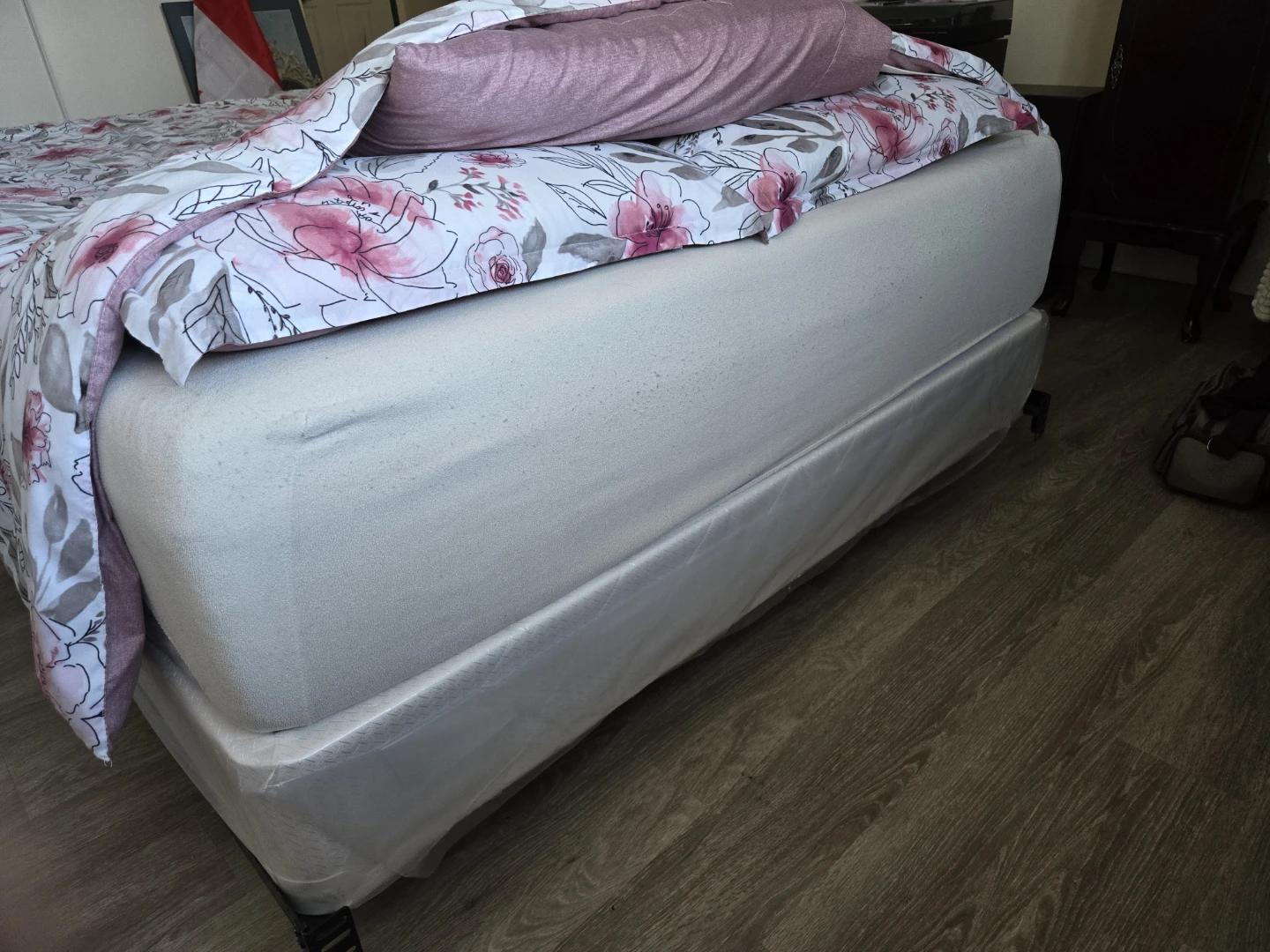 Queen gel memory foam mattress/ w box spring and frame - photo 3