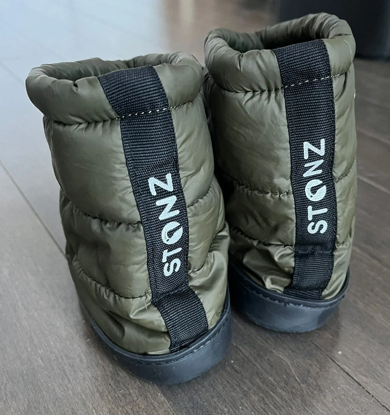 STONZ Puffer Booties, Size M image indicator(2)