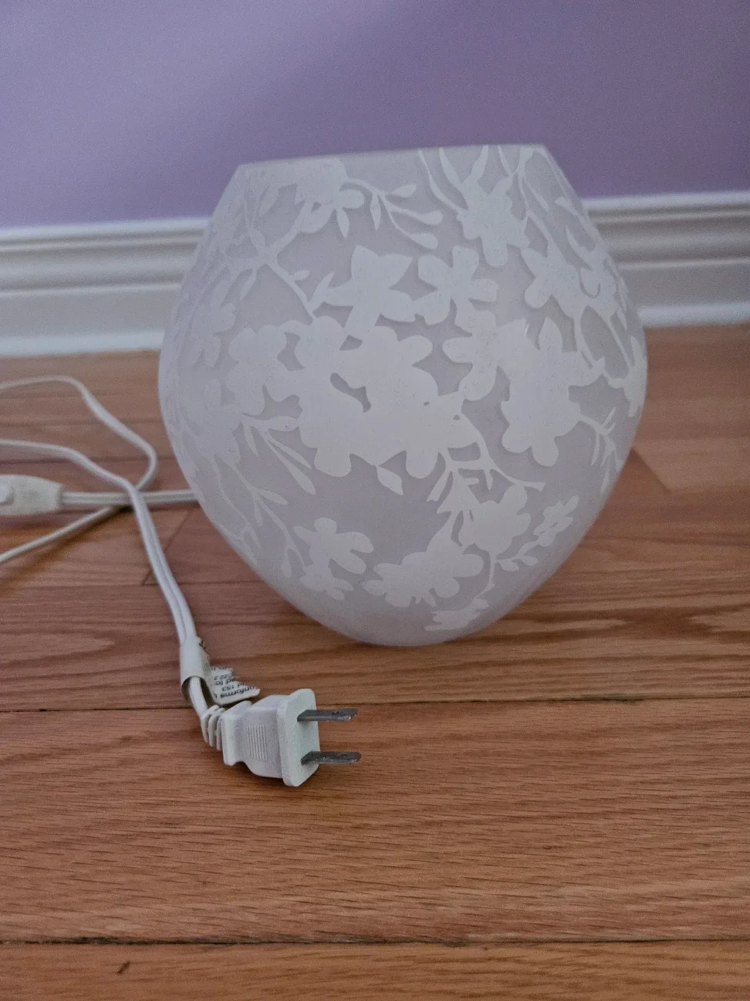 Floral Patterned Glass Shade Table Lamp