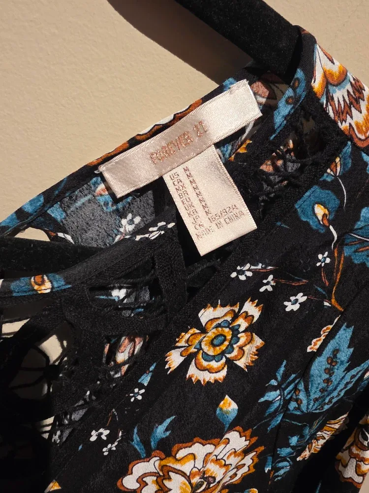 Forever 21 Floral Dress - Size M image indicator(2)