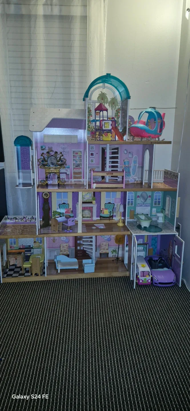 Barbie Dollhouse & Dolls