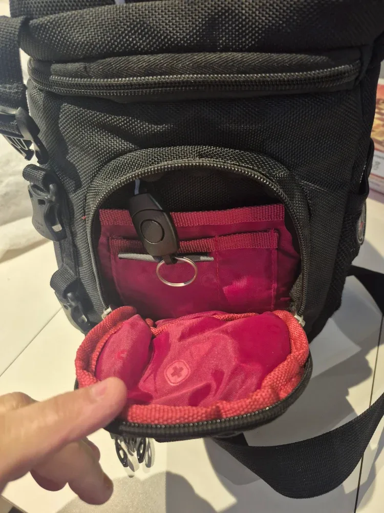 Wenger SwissGear Black Sling Bag image indicator(5)