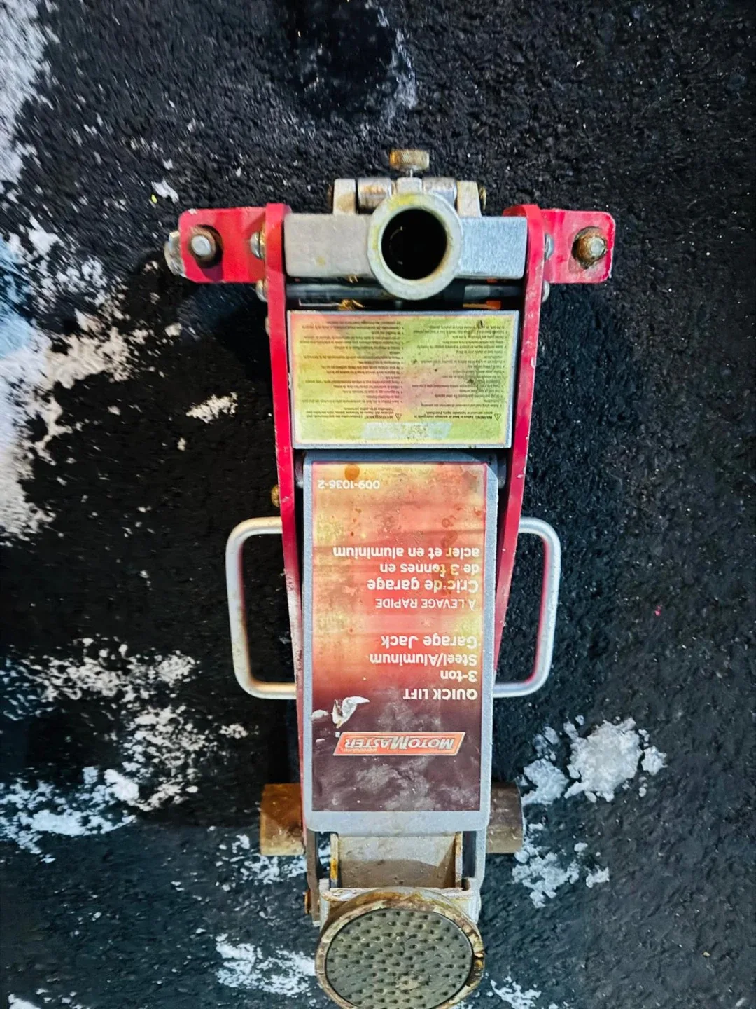 MotoMaster Quick Lift 3-Ton Garage Jack image indicator(2)