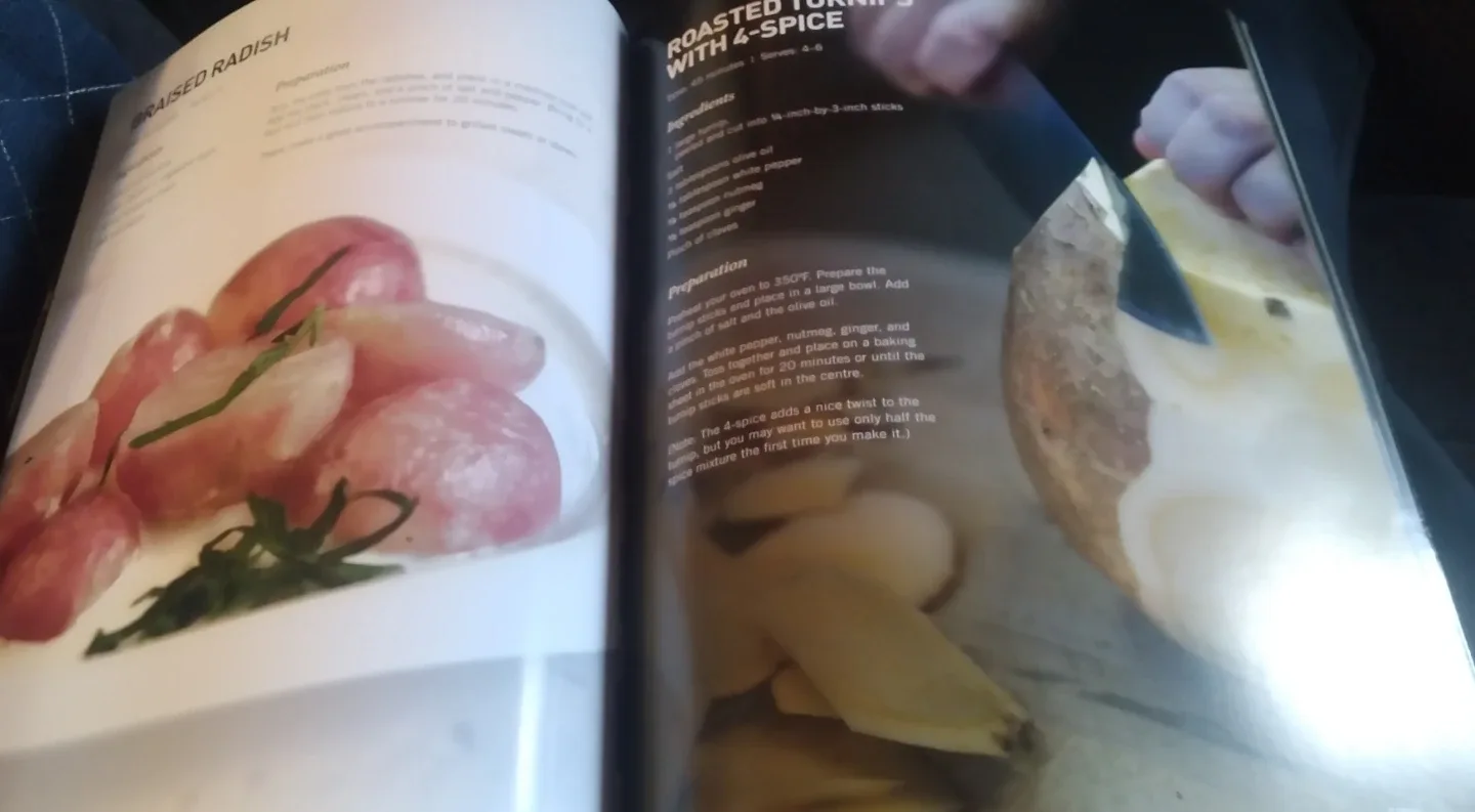 COOKBOOK - STRAIGHT FROM THE LINE - SOFTCOVER image indicator(6)