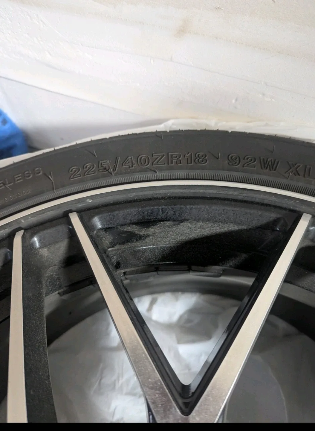 Set of Sport Tuning Wheels 225/40ZR18 image indicator(2)