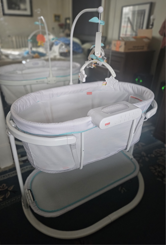 Fisher-Price Soothing Motions Bassinet - Like New!