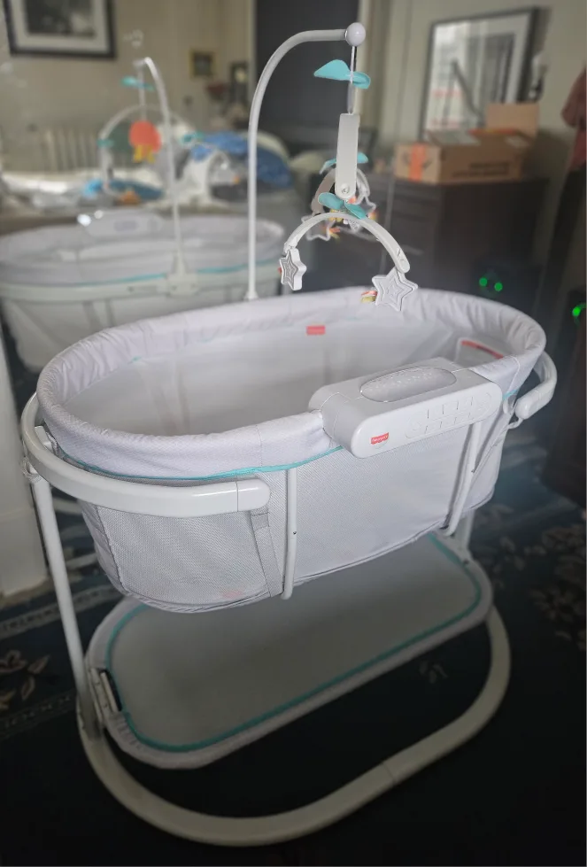 Fisher-Price Soothing Motions Bassinet - Like New!