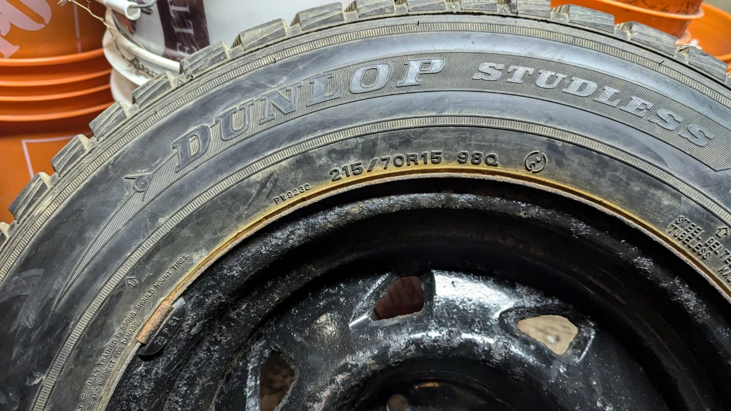 2 Dunlop Studless Tires - photo 2