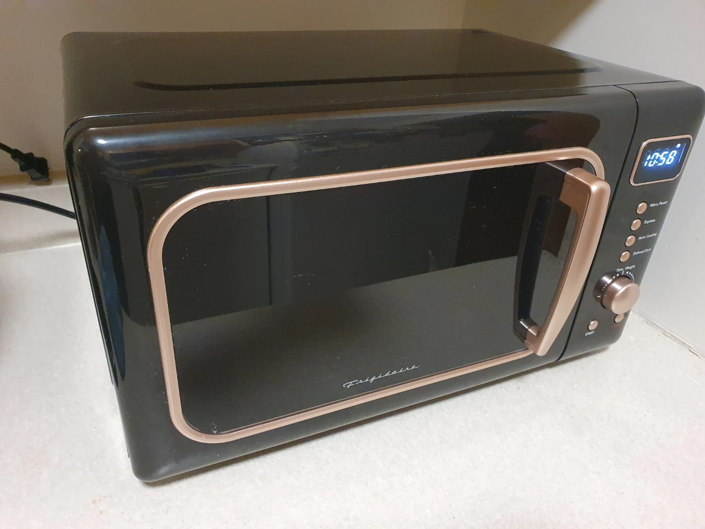 Frigidaire Retro Microwave - Black & Copper