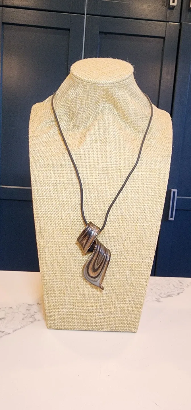 Abstract Pendant Necklace image indicator(3)