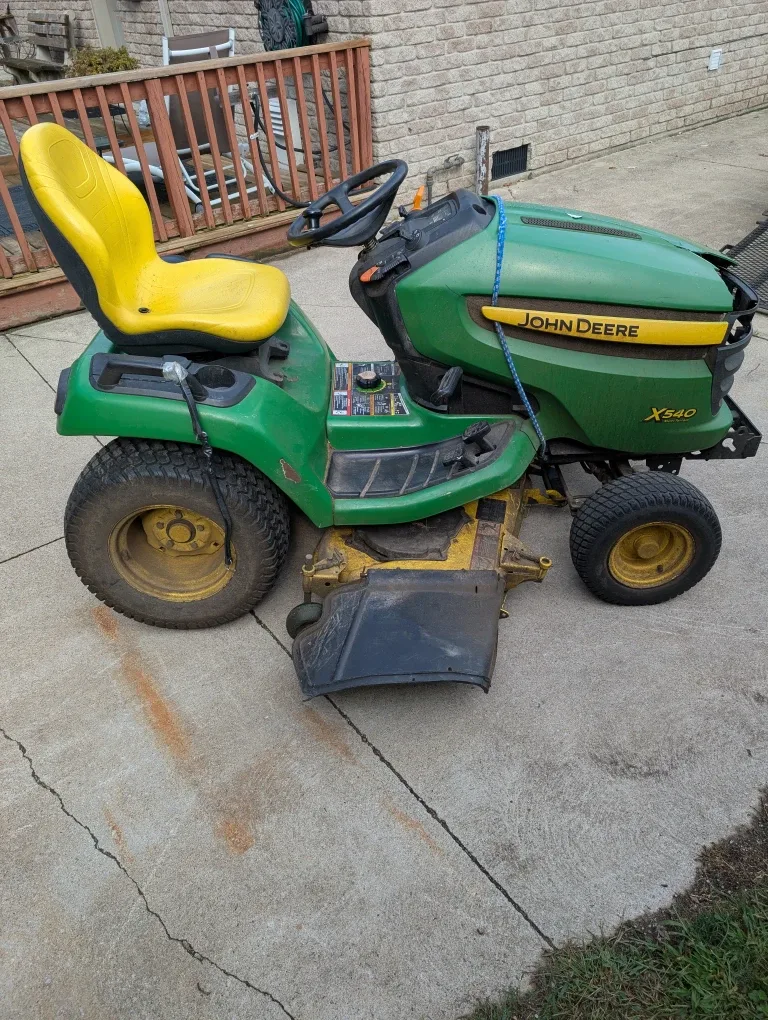John Deere X540 Riding Lawn Mower