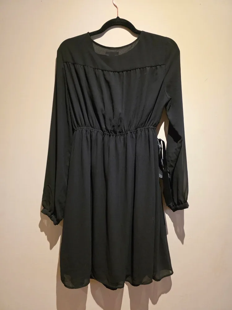H&M Black Dress - Size M image indicator(2)