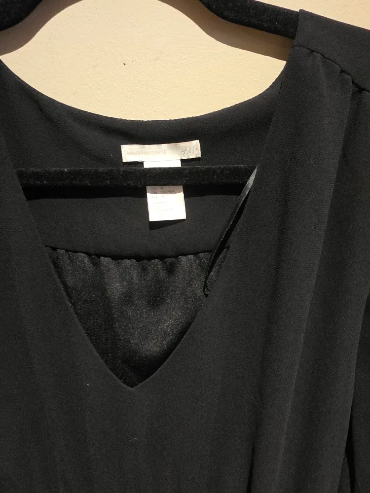 H&M Black Dress - Size M image indicator(3)