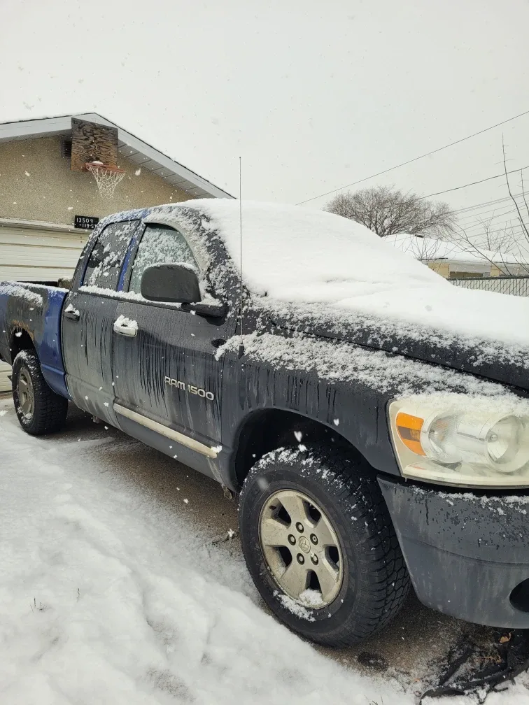 Dodge Ram 1500 Pickup Truck image indicator(2)