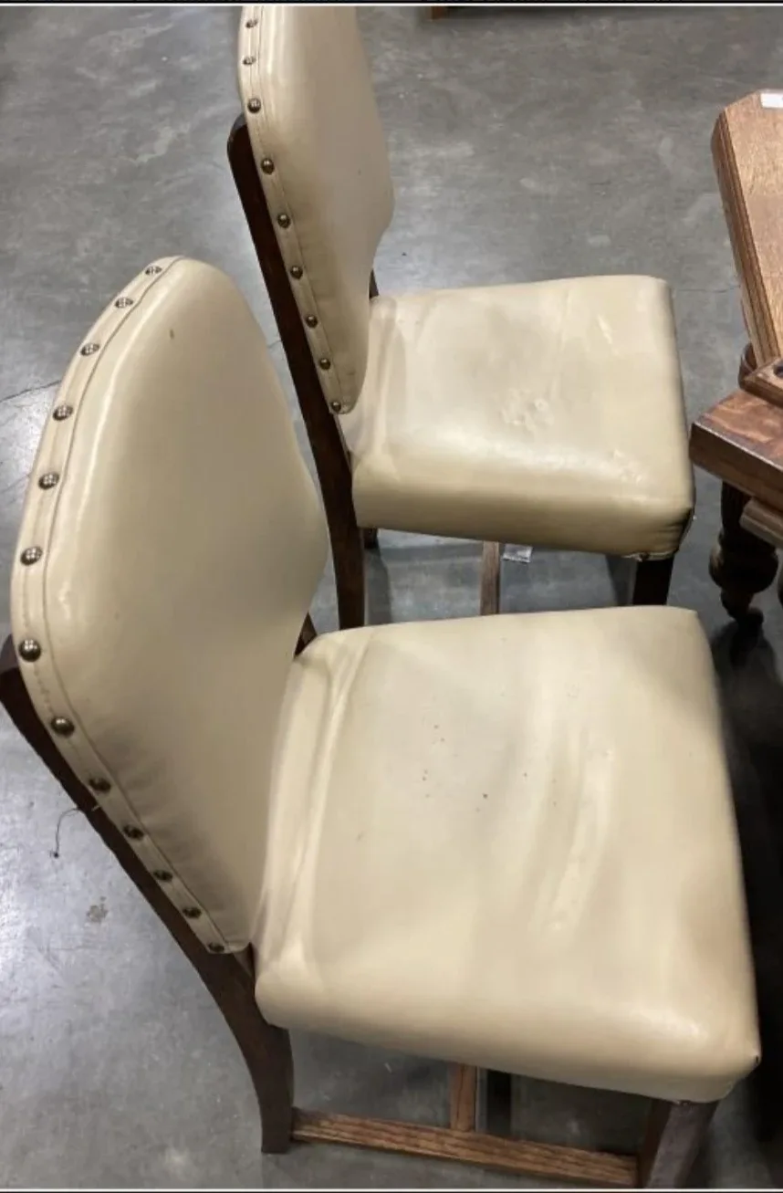 ANTIQUE OAK DINING TABLE AND 6- LEATHER CHAIRS image indicator(4)