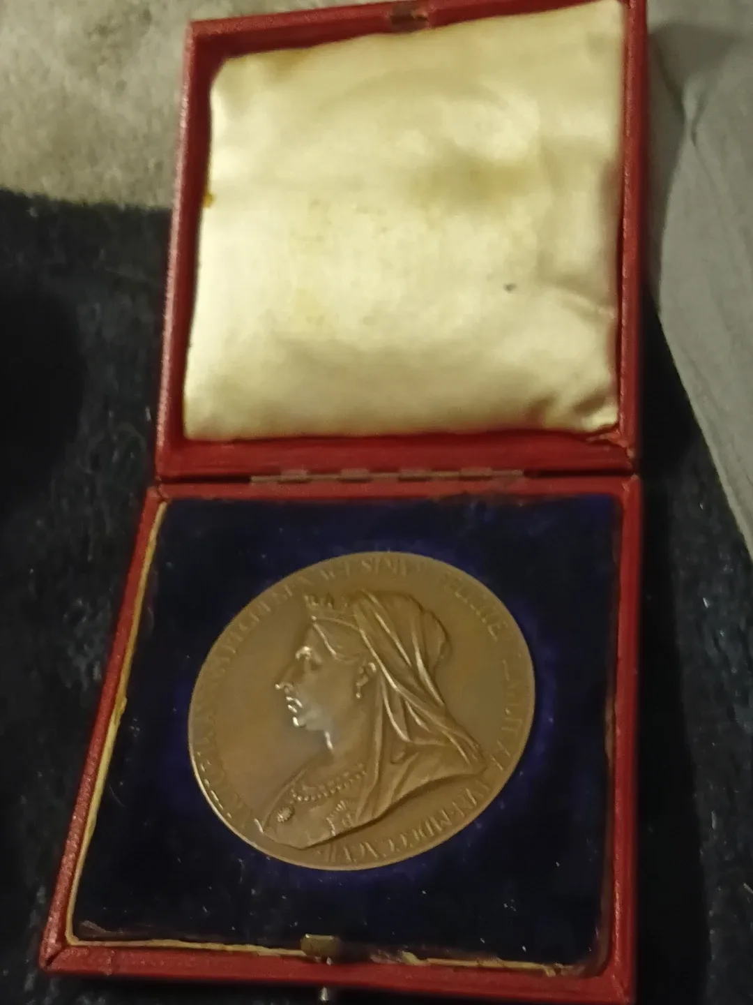 Queen Victoria Commemorative Medal 1837-1897 image indicator(4)