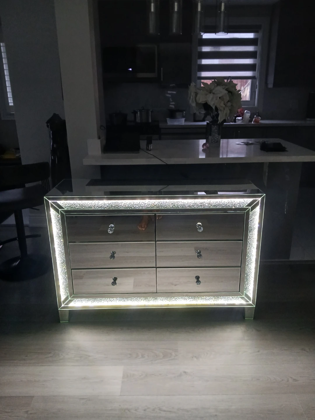 Dresser Mirrored LED with diamond accents - photo 2