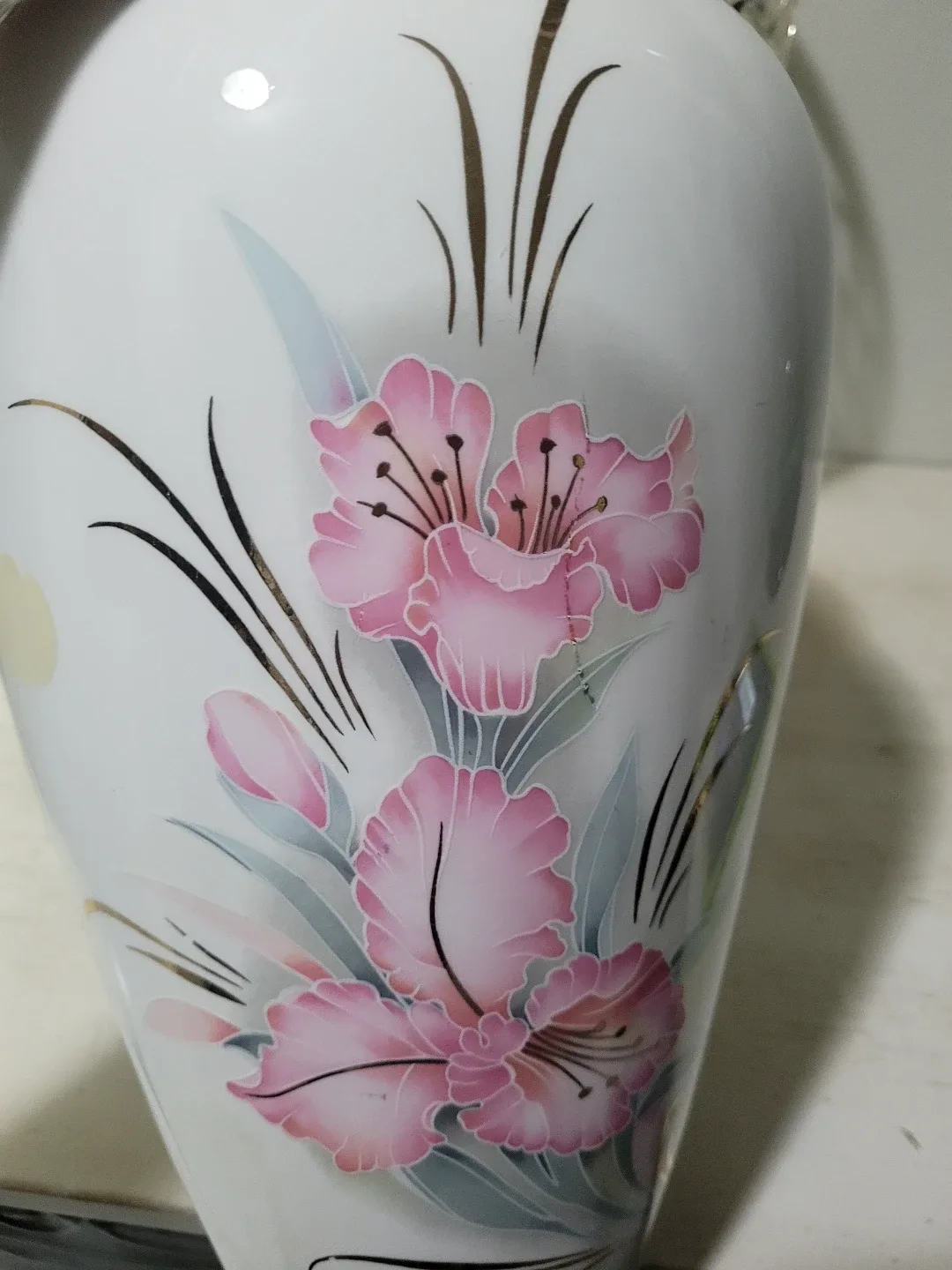 Floral White Vase image indicator(4)