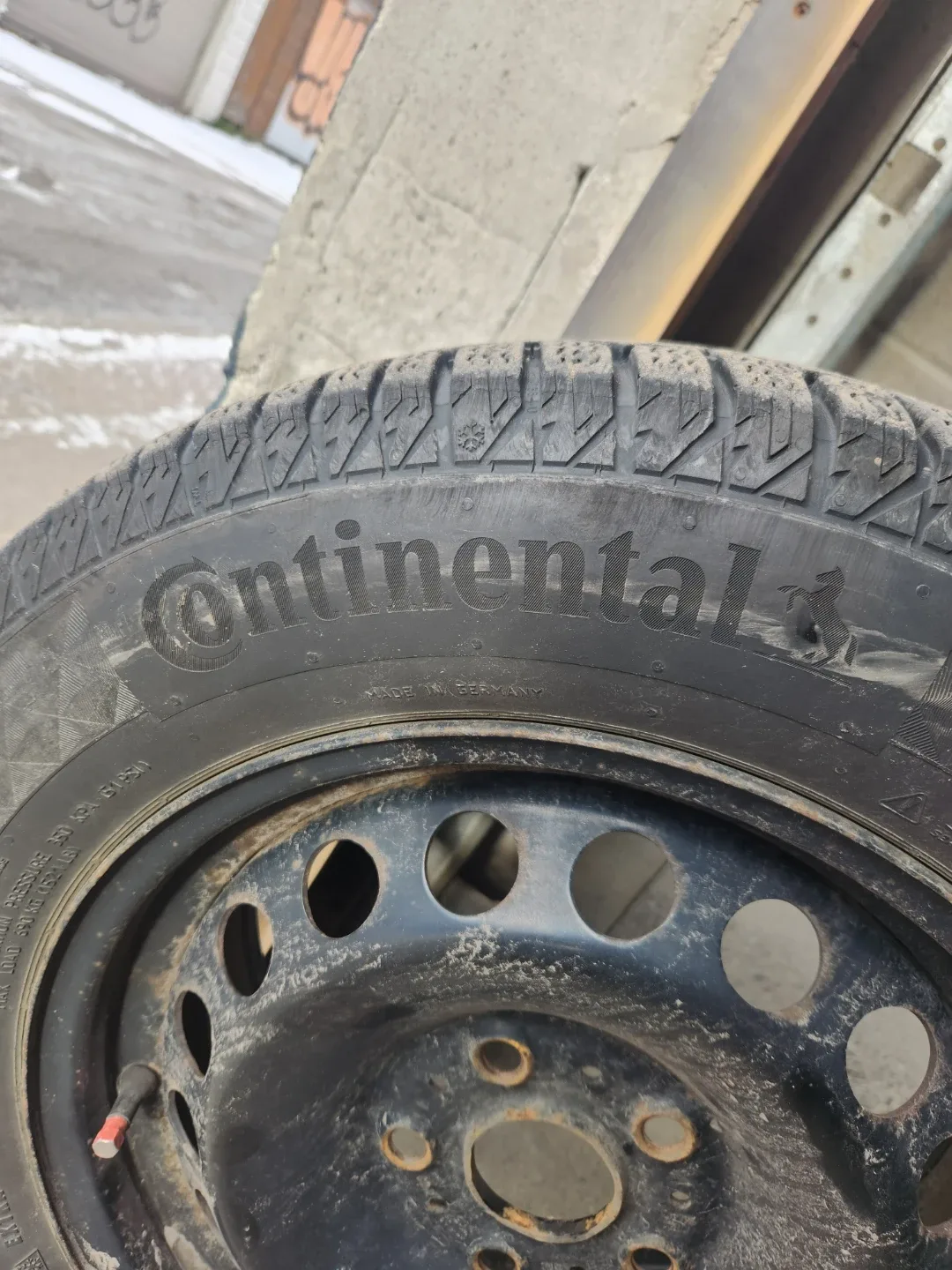 Set of Continental Winter Tires image indicator(10)