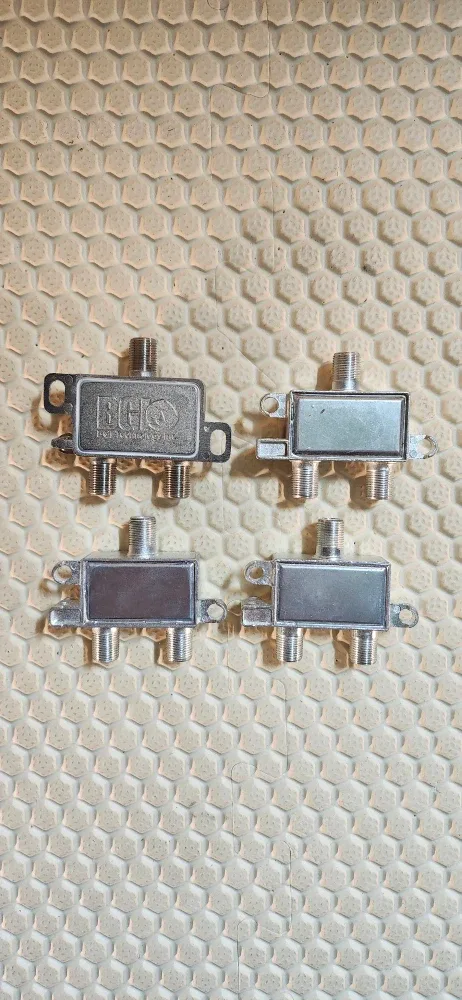 Four BGI 2-Way Cable Splitters image indicator(2)